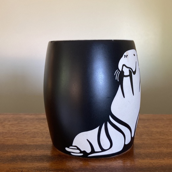 Vancouver Aquarium “Walrus” Mug 16oz Exc Shape - Picture 3 of 8